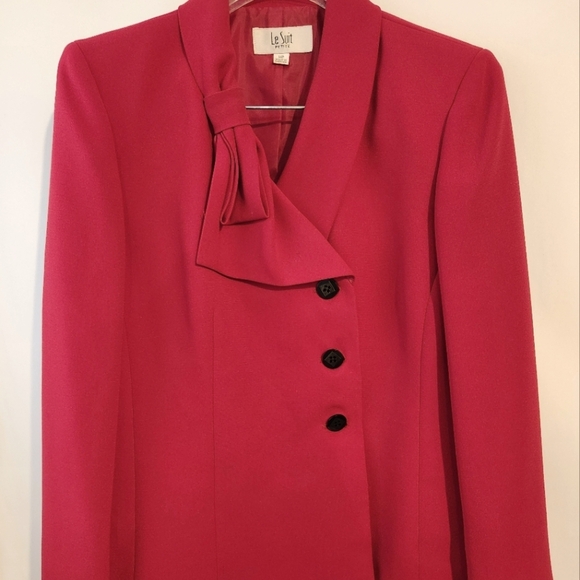 Le Suit Red Blazer Asymmetrical Design Bow Collar Button Front - Picture 1 of 9